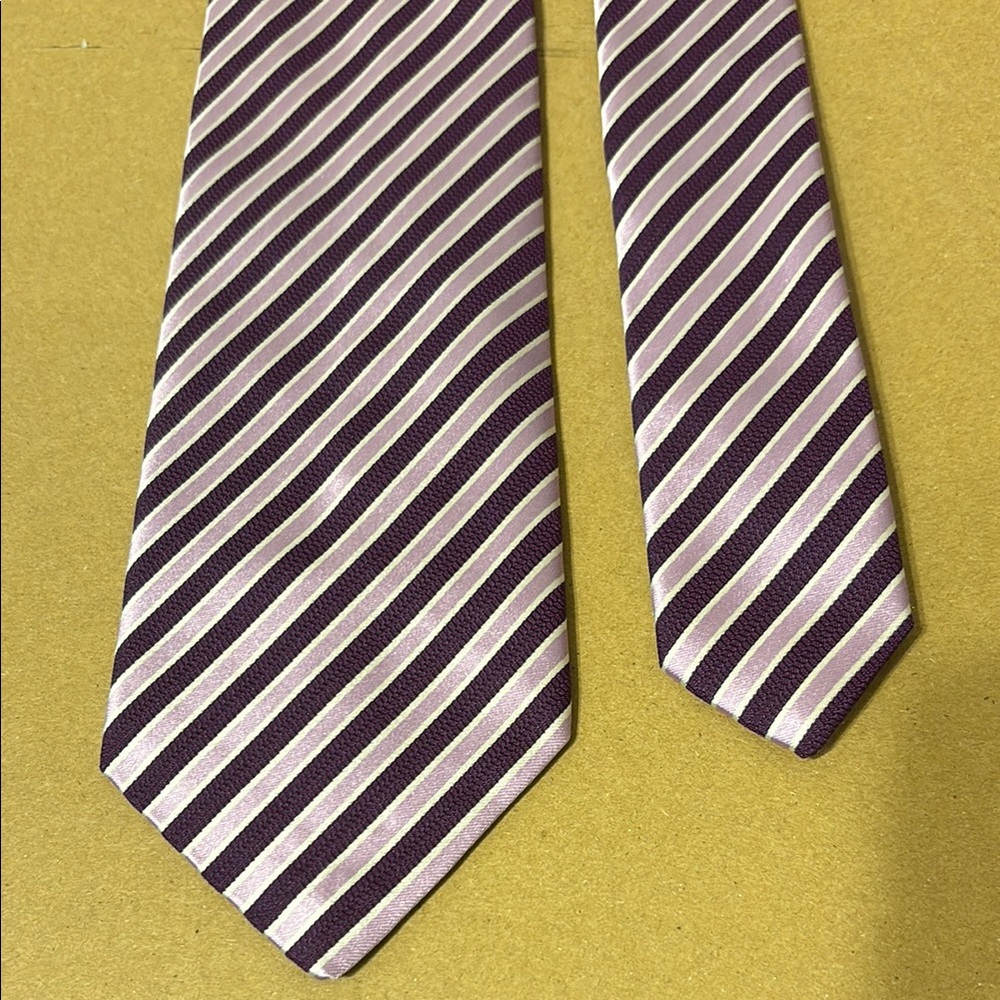 Boss Hugo Boss Elegant Purple and White Striped 100% Silk Tie 58 X 3